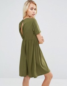 Свободное платье с вырезом сзади ASOS - Зеленый