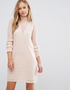 Сетчатое цельнокройное платье в горошек с высокой горловиной Vila - Розовый