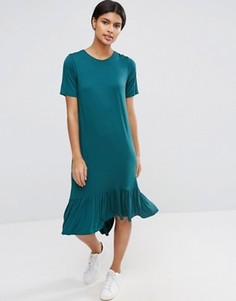 Платье-футболка длиной миди с оборкой по краю ASOS - Зеленый