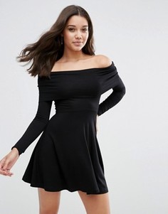 Короткое приталенное платье с длинными рукавами и открытыми плечами ASOS - Черный