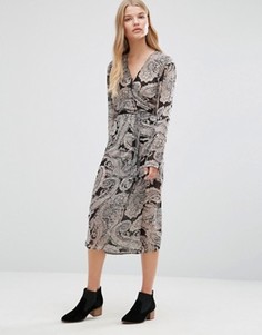 Струящееся платье-кимоно с запахом и принтом пейсли Vila - Мульти