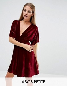 Короткое приталенное платье-кимоно из бархата с глубоким декольте ASOS PETITE - Красный