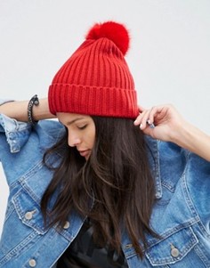 Красная шапка-бини с меховым помпоном ASOS - Красный