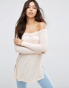 Свободный топ с открытыми плечами и разрезами по бокам ASOS - Розовый