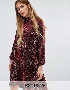 Платье-рубашка с леопардовым принтом Reclaimed Vintage - Красный