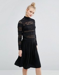 Кружевной топ с высокой горловиной Monki - Черный