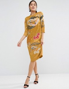 Цельнокройное платье с вышивкой и длинными рукавами ASOS - Желтый
