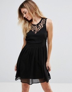 Короткое приталенное платье с кружевными вставками Vero Moda - Черный