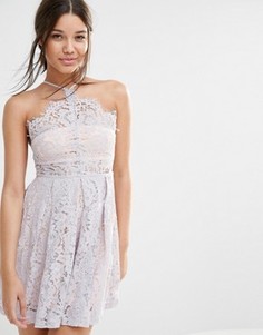 Короткое приталенное платье из кружева с бретельками Missguided - Фиолетовый