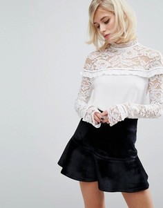 Топ с кружевом и высоким воротом Fashion Union - Белый