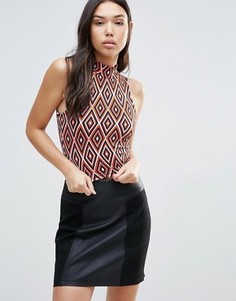 Кроп-топ без рукавов с высокой горловиной Glamorous - Мульти