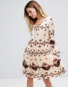 Цельнокройное платье с принтом и заниженной талией Vila - Мульти