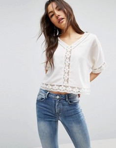 Топ с рукавами летучая мышь и хлопковой кружевной отделкой ASOS - Кремовый