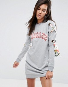 Трикотажное платье с принтом Chicago и отделкой с цветочным рисунком ASOS - Серый