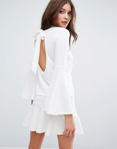 Топ с открытой спиной и расклешенными рукавами Boohoo - Кремовый