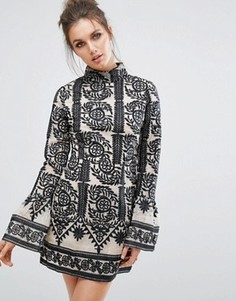 Цельнокройное платье с расклешенными рукавами Missguided - Черный