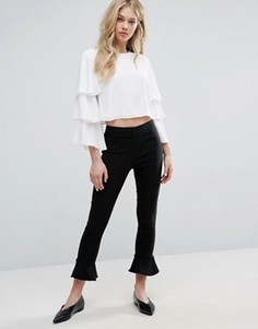 Брюки с оборкой по краю Miss Selfridge - Черный