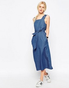 Джинсовое платье миди с поясом ASOS - Синий