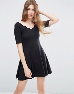 Короткое приталенное платье с фигурной кромкой горловины ASOS - Черный