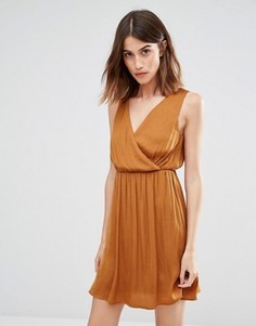 Платье с запахом спереди и решеткой из бретелек сзади Vero Moda - Медный