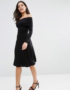 Приталенное платье миди с длинными рукавами и открытыми плечами ASOS - Черный
