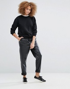Брюки из искусственной кожи Monki - Черный