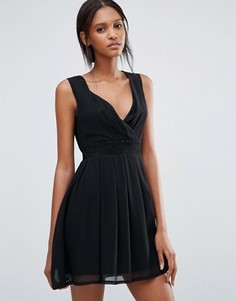 Короткое приталенное платье с кружевной вставкой на талии Jasmine - Черный