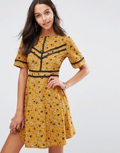 Чайное платье с цветочным принтом Boohoo - Желтый