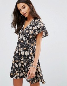 Чайное платье с принтом и запахом Boohoo - Мульти