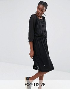 Эксклюзивное платье со складками Monki - Черный