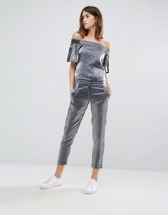 Узкие укороченные атласные брюки Vero Moda - Серебряный