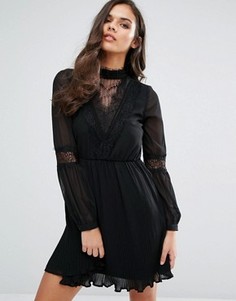 Короткое приталенное платье с кружевом Vero Moda - Черный