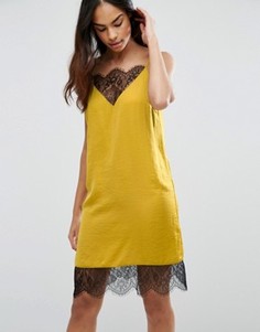 Платье-комбинация мини с кружевными вставками ASOS - Желтый