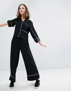 Брюки в пижамном стиле с окантовкой Monki - Черный
