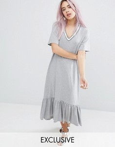 Платье с контрастной отделкой и оборкой по краю Monki - Серый