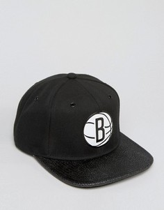 Бейсболка с фактурным козырьком из искусственной кожи Mitchell &amp; Ness Ultimate Brooklyn Nets - Черный