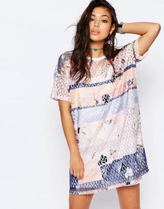 Платье-футболка из кружева с принтом ASOS - Мульти