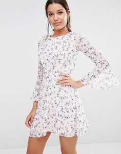 Короткое приталенное платье с принтом и оборками Michelle Keegan Loves Lipsy - Мульти