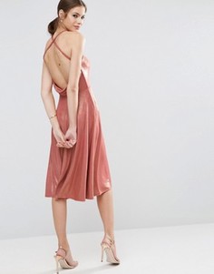 Приталенное платье миди с эффектом металлик и лямками на спине ASOS - Розовый