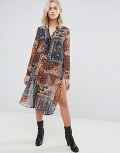 Платье-рубашка с платочным принтом QED London - Красный