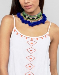 Ожерелье-чокер с помпонами и вышивкой Glamorous - Синий
