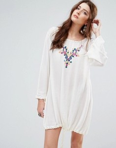 Свободное платье с затягивающимся шнурком и вышивкой Glamorous - Кремовый