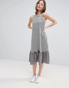 Платье миди в полоску с контрастной оборкой по краю ASOS - Мульти