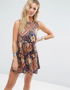 Платье с присборенной юбкой и принтом ASOS - Мульти