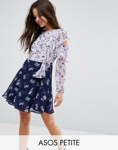 Платье мини с вырезами на плечах и оборками ASOS PETITE - Мульти