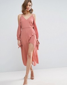 Платье миди с длинными рукавами и открытыми плечами ASOS - Розовый