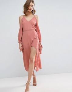 Платье миди с длинными рукавами и открытыми плечами ASOS - Розовый