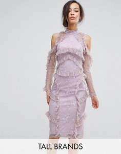 Кружевное платье миди с рюшами и вырезами на плечах True Decadence Tall - Розовый