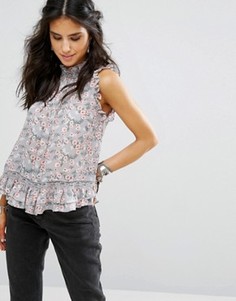 Топ без рукавов с рюшами и цветочным принтом Glamorous - Серый
