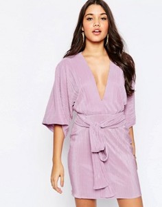Короткое платье-кимоно с отделкой плиссе и поясом ASOS - Розовый